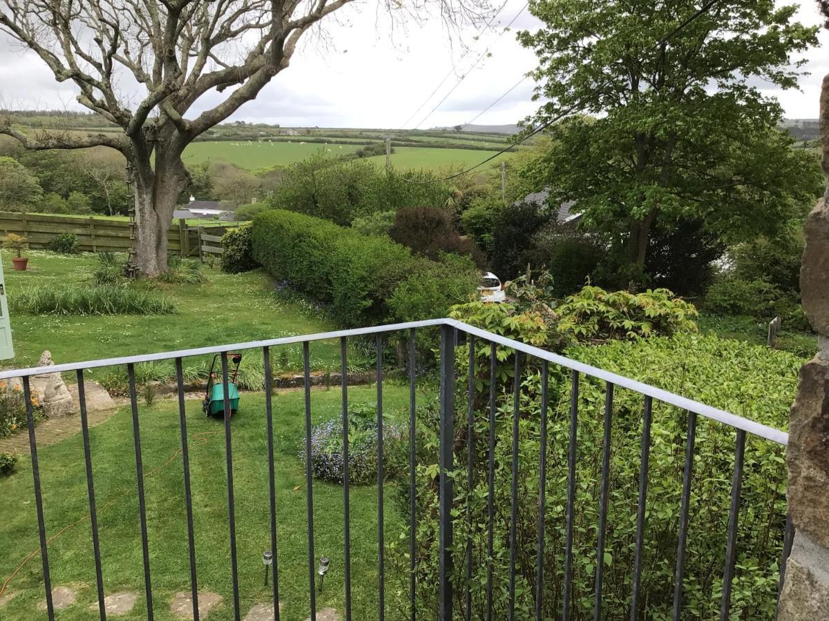 Cozy Camborne Studio Retreat With Two Single Beds Екстериор снимка