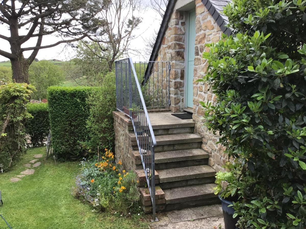 Cozy Camborne Studio Retreat With Two Single Beds Екстериор снимка