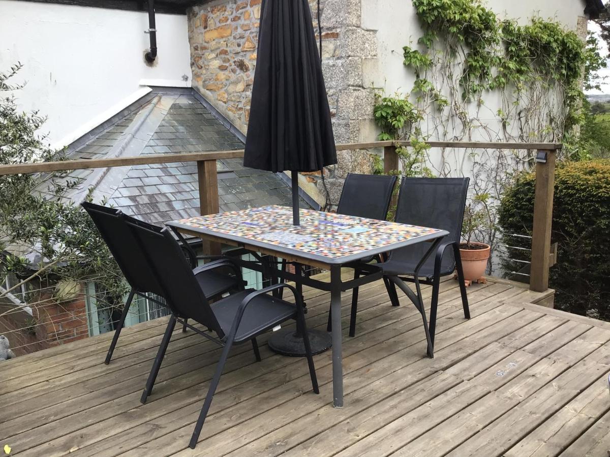 Cozy Camborne Studio Retreat With Two Single Beds Екстериор снимка