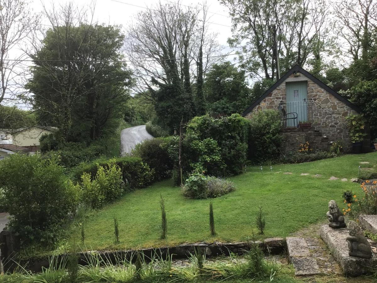 Cozy Camborne Studio Retreat With Two Single Beds Екстериор снимка